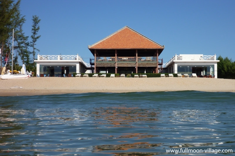FULL MOON VILLAGE